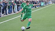 Fabio Groß vom TSV Abtswind beim Schuss: Groß erzielte beim SC Eltersdorf den späten Ausgleich für den TSV. Das Bild entstand in der vergangenen Saison auf dem Abtswinder Kunstrasenplatz im Bayernliga-Heimspiel gegen den SC Feucht.