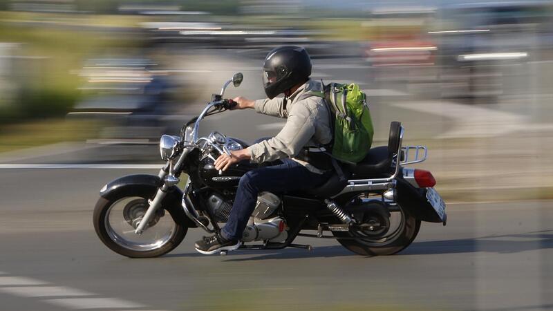 Die Polizei hat am Sonntagmittag mehrere Stunden den Zweiradverkehr in Behringersmühle und Egloffstein kontrolliert.Forchheim & Fränkische Schweiz Die Polizei hat am Sonntagmittag mehrere Stunden den Zweiradverkehr in Behringersmühle und Egloffstein kontrolliert.Forchheim & Fränkische Schweiz