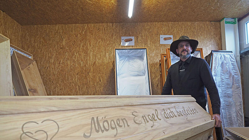 25 Jahre Bestatter in Neustadt: Von Urnen und Goldz&auml;hnen