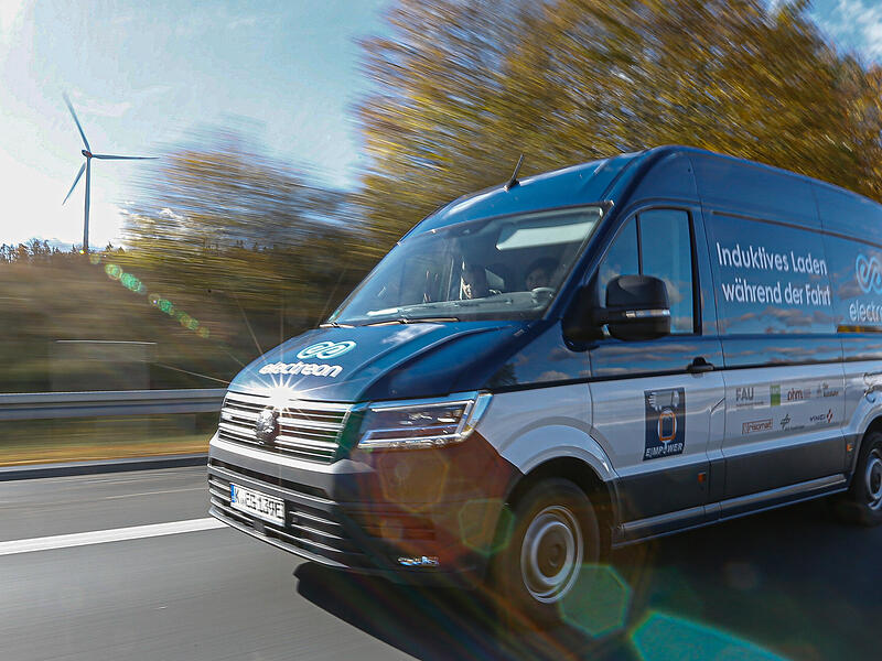 Induktives Laden während der FahrtInduktives Laden