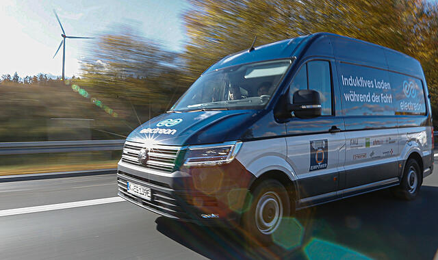 Induktives Laden während der FahrtInduktives Laden Induktives Laden während der FahrtInduktives Laden