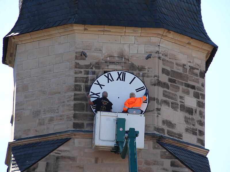 Sanierung der Uhr im Coburger KetschentorSanierung der Uhr im Coburger Ketschentor Sanierung der Uhr im Coburger Ketschentor