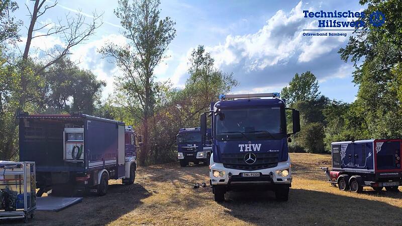 Gemeinsame Aktion der Freiwilligen Feuerwehr und THWs am Seen bei Baunach