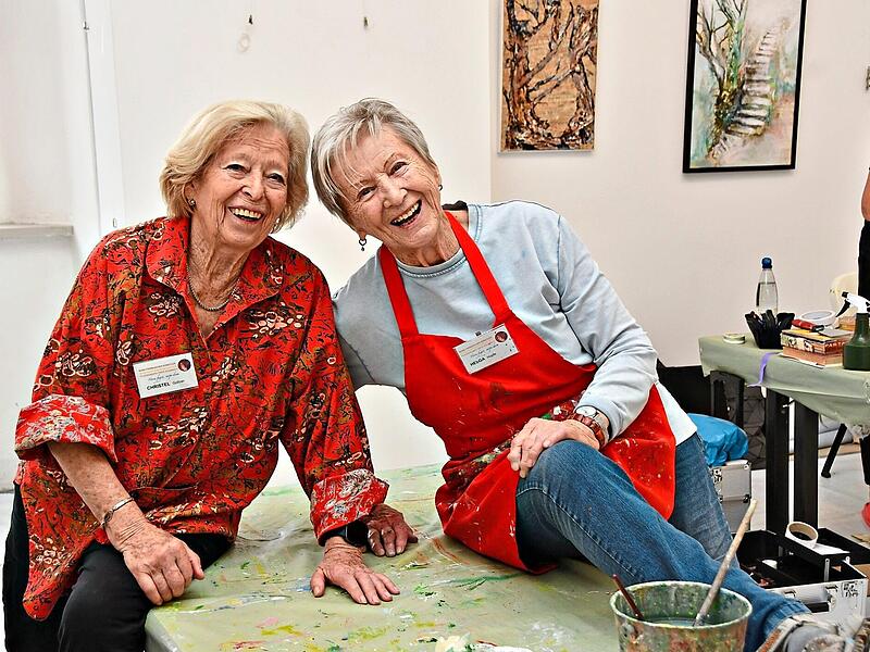 Die beiden &auml;ltesten Teilnehmerinnen des K&uuml;nstlersymposiums sind Christel Gollner und Helga Hopfe. Beide nehmen von Anfang an am Symposium teil.