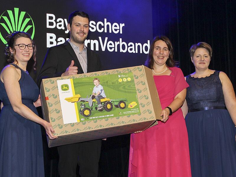 Beim Bauernball in der Kulmbacher Stadthalle tanzten und feierten die Gäste bis tief in die Nacht.2023 Kulmbacher Bauernball