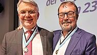 Kulmbach hat zwei neue Tr&auml;ger der Goldenen B&uuml;rgermedaille: die Unternehmerpers&ouml;nlichkeiten Stefan Soin&eacute; (Ireks) und Gerd-Dietmar Kohlrusch (Wiegel, sp&auml;ter SPIE, GDK Unternehmensberatung)
