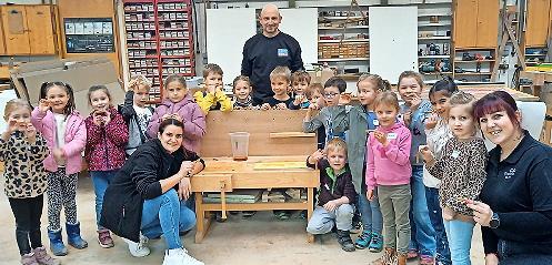 Die Reichenbacher Vorschulkinder mit Lisa R&ouml;del, Benjamin Back und Jolanda Warmuth