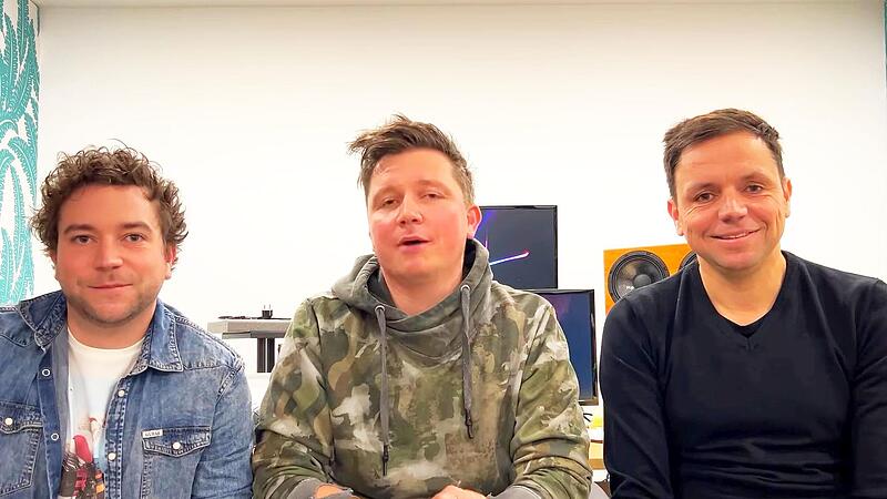 Witzig oder daneben? Philipp, Tobias und Markus Thomann (von links) machen sich in einem zweiten Spottlied &uuml;ber Klimaaktivisten lustig, die mit dem Auto zur Demo fahren.