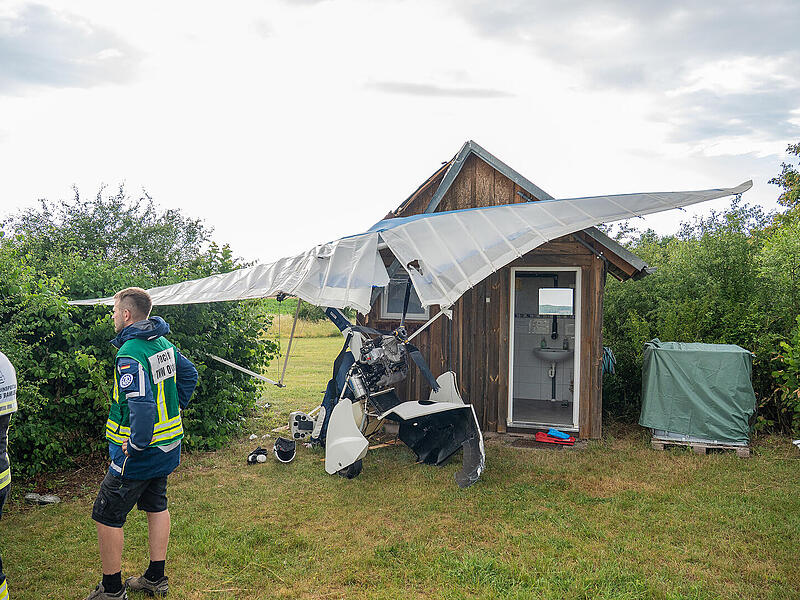 Ultraleichtflugzeug st&uuml;rzt in Holzh&uuml;tte bei Burgebrach