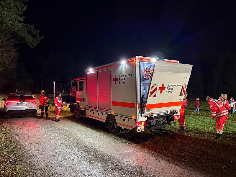 Am Pfadfinderhaus Lindersberg im Landkreis Forchheim, rund einen Kilometer von Burg Feuerstein entfernt, mussten 27 Kinder evakuiert werden.
