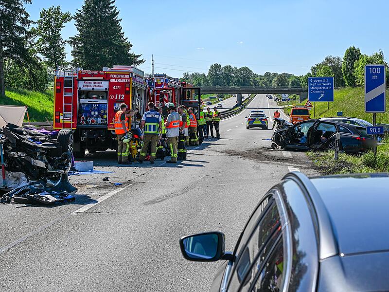 Schwerer Unfall auf der A8 in Bayern Schwerer Unfall auf der A8 in Bayern