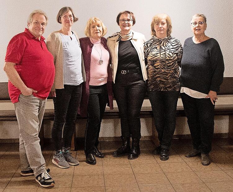 Im Bild von links: Alexander Merz, Vorsitzender des Landesverbandes PFAD für Kinder, Kassierin Andrea Stark, Zweite Vorsitzende Ulrike Hain, Vorsitzende Hildegard Halm-Götz, Schriftführerin Dunja Hohner und Elke Brehm-Kröning, Vorsitzende des Land...
