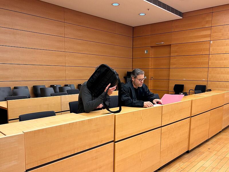 Baby im Sommer im Auto eingeschlossen - Prozess