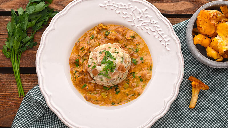 Schwammerlbrühe mit Semmelkloß