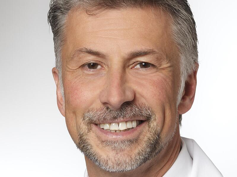 Professor Dr. Jürgen Dolderer, Direktor der Klinik für Plastische, Ästhetische und Handchirurgie der Klinikum Bayreuth GmbH