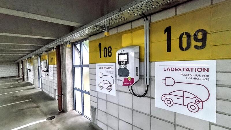 Im Parkhaus Zinkenwehr wurden bereits acht neue E-Ladestationen installiert. Betrieben werden sie von den Städtischen Werken (SÜC).