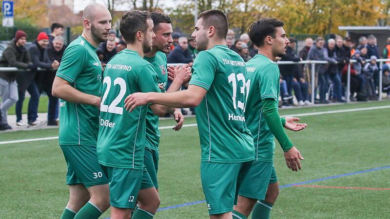 Abtswinds Torsch&uuml;tze Tizian H&uuml;mmer (links) bejubelt seinen Treffer mit Adrian Dussler, Max Hillenbrand, Niklas Henninger und Felix Lehrmann.