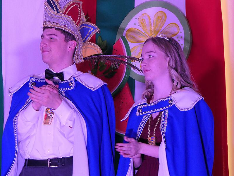 Fasching in Obertheres Maximilian I. vom Pflaster-Laster alias Maximilian Vogt (20) und Annalena I. vom Morgenkreis alias Annalena Schneider (19) sind eines der jüngsten Prinzenpaare überhaupt in der Geschichte des OCV