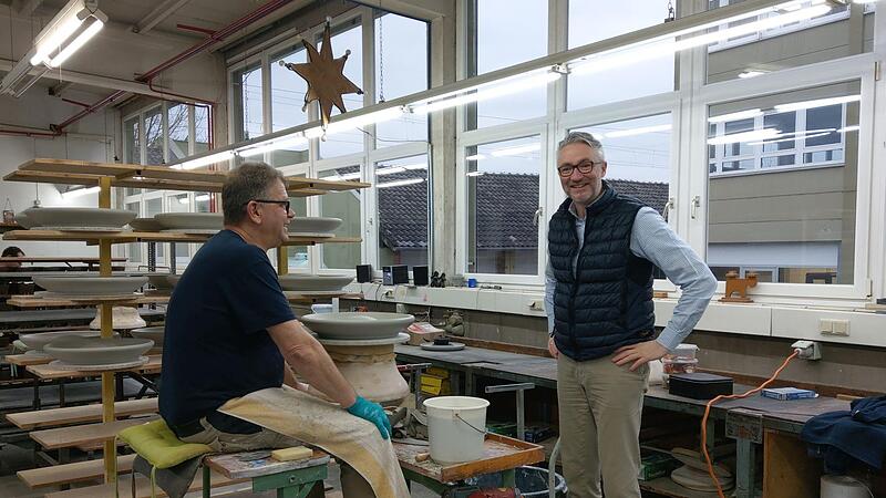Fabian Denk (rechts) mit Betriebsleiter Udo Hofmann im Zweigbetrieb auf dem ehemaligen Goebel-Gel&auml;nde in R&ouml;dental.