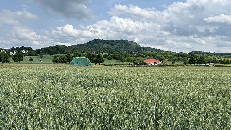 Damit ds Getreide am Fuß des Walberlas heuer was wird, braucht es noch einiges an Regen.