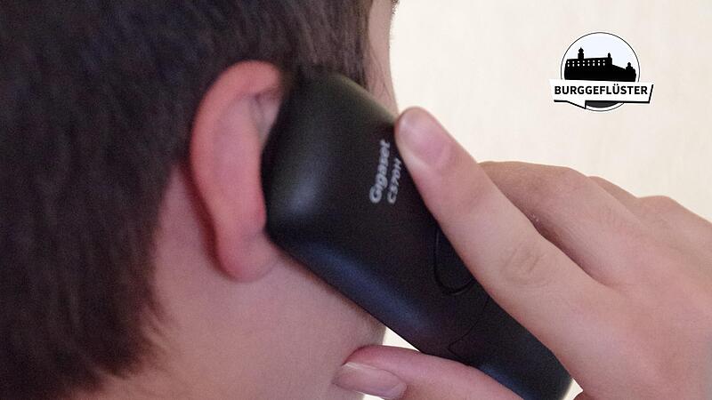 Über 40 Minuten an der Hotline warten – da gilt es, Geduld zu haben. Über 40 Minuten an der Hotline warten – da gilt es, Geduld zu haben.