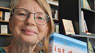 Regina Poscher von der Stadtbücherei Höchstadt stellt das Buch „Ist doch schön hier“ vor. Regina Poscher von der Stadtbücherei Höchstadt stellt das Buch „Ist doch schön hier“ vor.