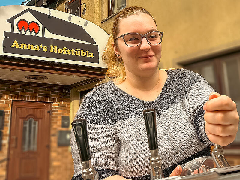 Die Schnitzelstube in Triebsdorf hatte fast schon Kultcharakter. Doch im Oktober 2023 wurde sie geschlossen. Jetzt setzt Anna Bäzel die lange Familientradition fort – allerdings unter dem neuen Namen „Anna’s Hofstübla“.