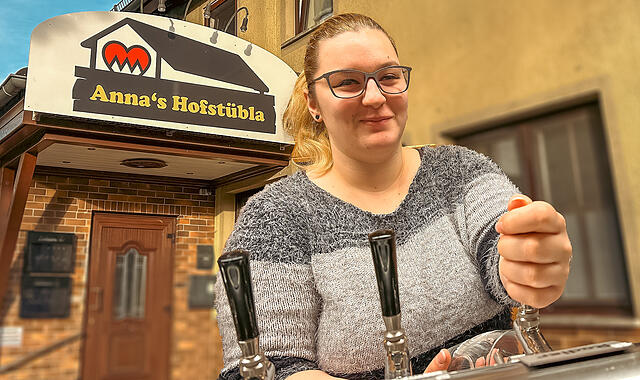 Die Schnitzelstube in Triebsdorf hatte fast schon Kultcharakter. Doch im Oktober 2023 wurde sie geschlossen. Jetzt setzt Anna Bäzel die lange Familientradition fort – allerdings unter dem neuen Namen „Anna’s Hofstübla“.