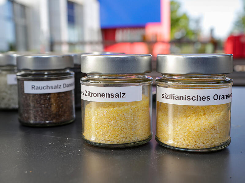 Salz ist einfach nur Salz? Nein, Ralf Schmitt brachte zahlreiche Varianten wie Zitronen- und Orangensalz sowie...Grill-Workshop