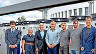 Vier neue Luft-Wasser-W&auml;rmepumpen beheizen bereits die Becken der KissSalis Therme. Auf dem Bild sind von links: Dr. Ralf Merkl und Anja Binder, OB Dirk Vogel, Martin Hopf, Matthias Kleinhenz, Thomas M&uuml;ller, Richard Pucher und Maximilian Kannewisc...