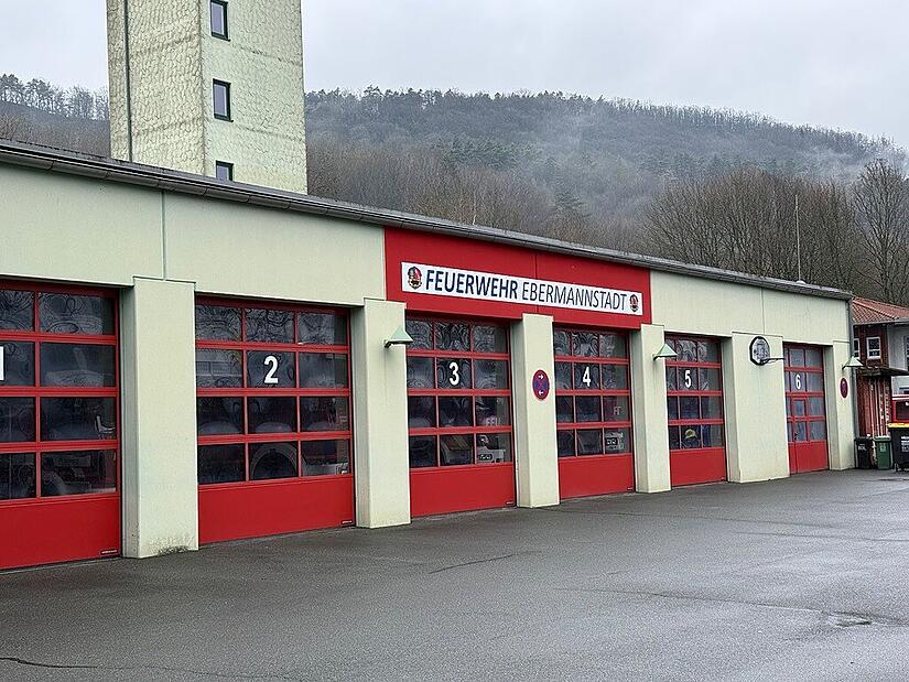 Ebermannstadts Feuerwehrhaus: Hier und in vielen weiteren Feuerwehrhäusern der Stadt braucht es teilweise weitreichende Sanierungsmaßnahmen.Forchheim & Fränkische Schweiz