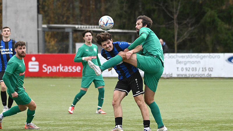 Sport Fußball Saison 2025 / 2026 Bayernliga Nord  18. Spieltag am Samstag 15.11.2025 Spielort  Neudrossenfeld Sportpark Am Weinberg   Kunstrasenplatz  Spielbeginn 14.00 h  TSV Neudrossenfeld gegen SpVgg SV Weiden Halbzeitergebnis 0:1 Endstand 2:1 DanielTSV Neudrossenfeld - SpVgg Weiden