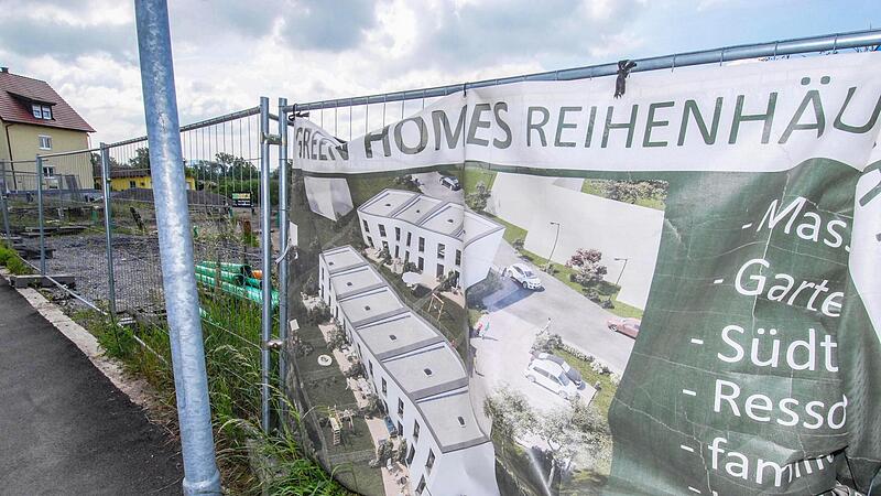Nichts geht weiter auf dem Gel&auml;nde in Obertheres, wo Green Trust eigentlich Reihenh&auml;user bauen wollte. Noch ist f&uuml;r die H&auml;uslebauer kein Ergebnis in Sicht.