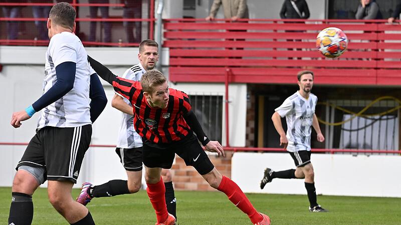 Dieses war der erste Streich, doch der zweite folgt sogleich: Dominik Zametzer trifft zum 1:0.Forchheim & Fr&auml;nkische Schweiz