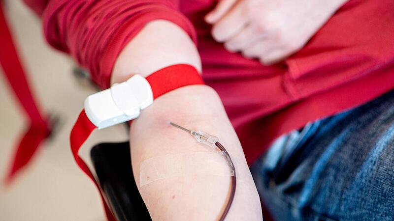 Es ist wichtig, dass kontinuierlich Blut gespendet wird, denn Blutkonserven sind nur sehr kurz haltbar.