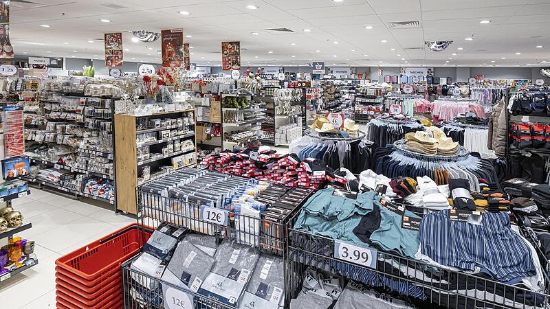 Blick in ein Woolworth-Kaufhaus. Der Aufbau ist an nahezu jedem Standort gleich. Blick in ein Woolworth-Kaufhaus. Der Aufbau ist an nahezu jedem Standort gleich.