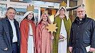 Die Sternsinger besuchten zum Abschluss ihrer Aktion das Landratsamt in H&ouml;chstadt.