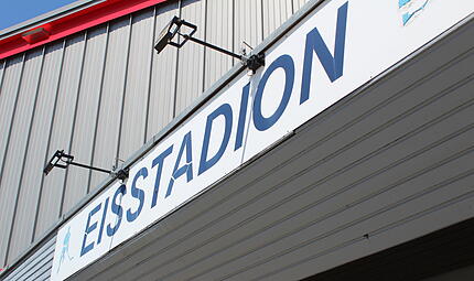 Auch im Sommer 2026 hat sich im Eisstadion H&ouml;chstadt, der Gr&uuml;nen H&ouml;lle am Kieferndorfer Weg, etwas getan.