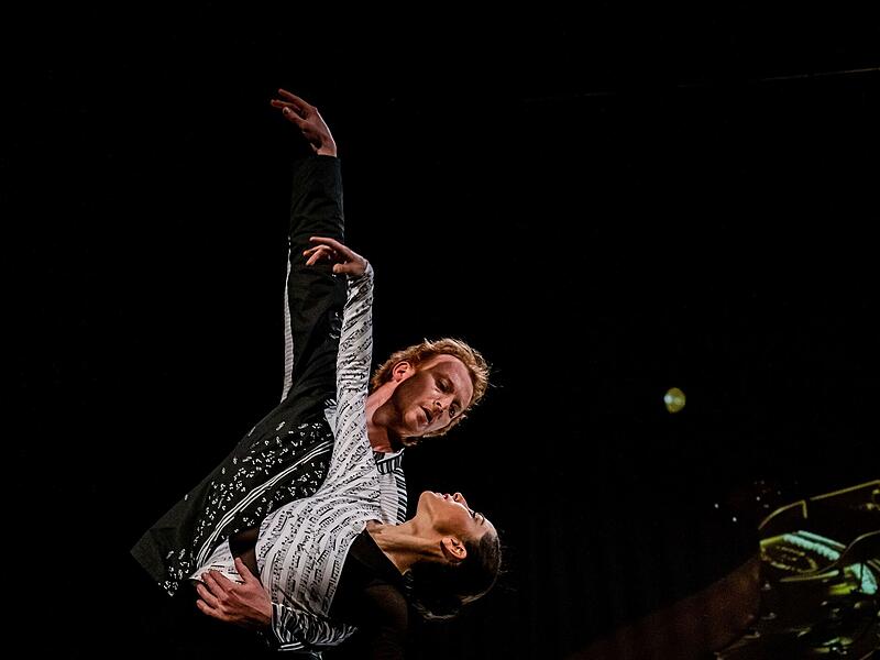 Das Kammerballett "First Steps" feierte erfolgreiche Premiere im Theater in der Reithalle in Coburg.Kammerballett "First Steps" in Coburg Das Kammerballett "First Steps" feierte erfolgreiche Premiere im Theater in der Reithalle in Coburg.