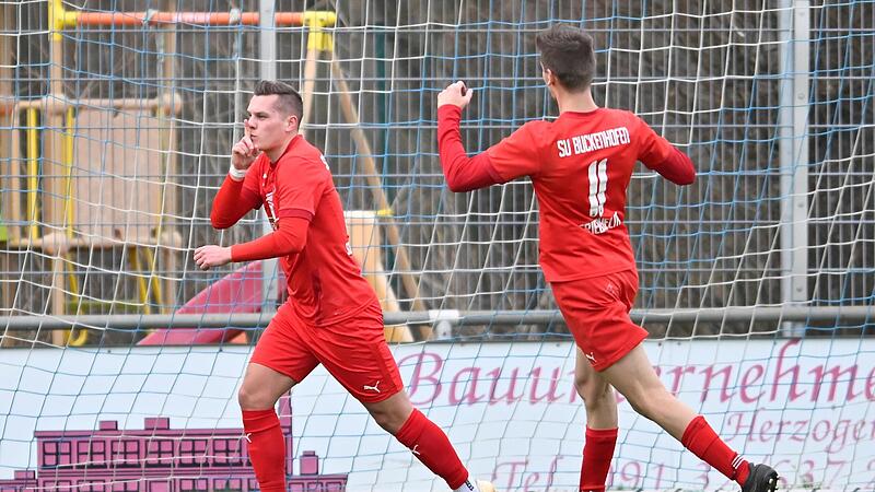 Lukas Schmittschmitt (l.) und Julian Friedhelm (beide SV Buckenhofen) jubeln über das Tor zum 2:0.Forchheim & Fränkische Schweiz Lukas Schmittschmitt (l.) und Julian Friedhelm (beide SV Buckenhofen) jubeln über das Tor zum 2:0.Forchheim & Fränkische Schweiz