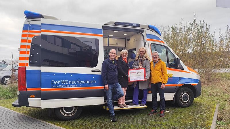 Im privaten Garten von Petra Pausch (Zweite von rechts) wurde ein Benefiz-Weihnachtsmarkt veranstaltet.