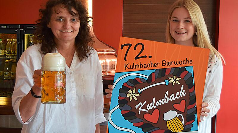 Studentin Sophia Recksik mit ihrem Sieger-Entwurf  (rechts) mit  Birgit Reichardt, Senior-Produkt-Managerin und Jurorin der Kulmbacher Brauerei.