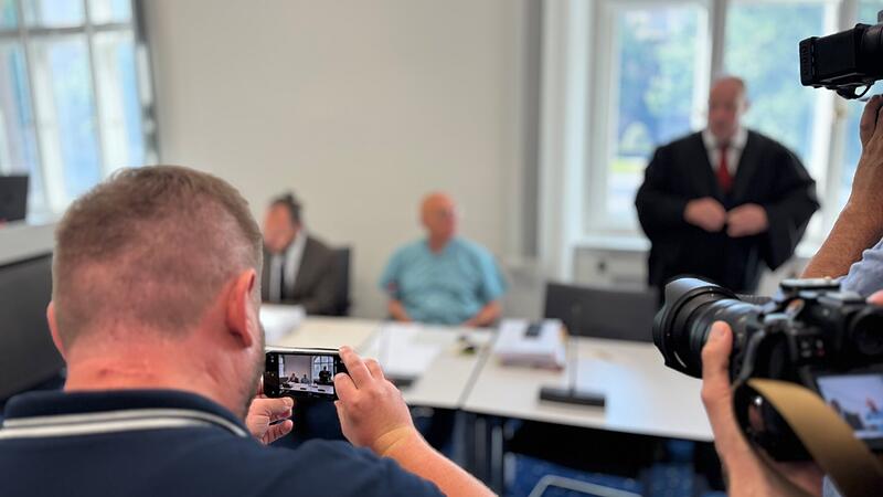 Zahlreiche Medienvertreter waren beim Prozessauftakt im Fall Katina K. anwesendForchheim & Fränkische Schweiz Zahlreiche Medienvertreter waren beim Prozessauftakt im Fall Katina K. anwesend.