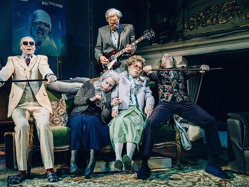 Das Songdrama „Ewig Jung“ feierte als Abschiedsinszenierung Premiere am Landestheater Coburg. Das Songdrama „Ewig Jung“ feierte als Abschiedsinszenierung Premiere am Landestheater Coburg.