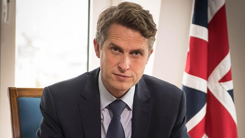 Gavin Williamson, der ohne Ressort am Kabinettstisch sa&szlig;, ist vom Amt zur&uuml;ckgetreten.