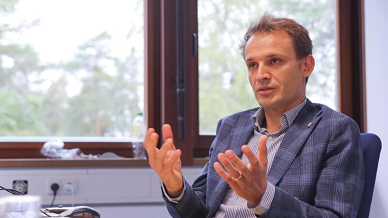 Der Herr der Quanten: Professor Christopher Eichler hat am neuen Lehrstuhl f&uuml;r Experimentalphysik an der Universit&auml;t Erlangen-N&uuml;rnberg seine Arbeit aufgenommen.