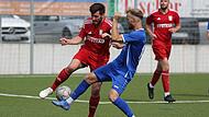 Dei Durchschlagskraft fehlte den Staffelsteinern zum Saisonauftakt, wie hier bei Spielf&uuml;hrer Maximilian Dietz (links) gegen den Oberhaider Fabian Baumg&auml;rtel. Bei der SpVgg Rattelsdorf soll es am Dienstagabend besser werden.