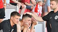 Trauer &uuml;ber den Abstieg in die Bezirksliga herrschte bei den Lichtenfelsern um Endrit Mehiqi (2. v. l.).