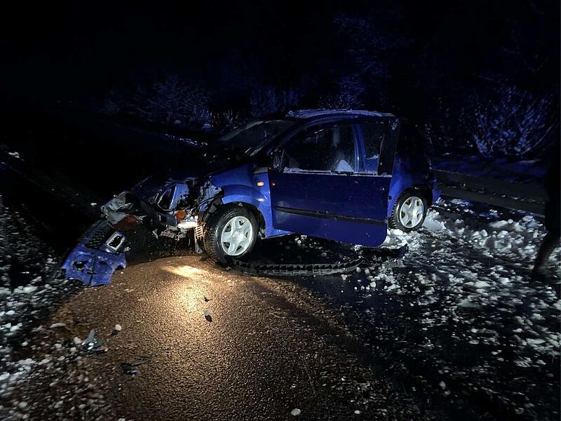 Unfall B85 Richtung Förtschendorf Glatte Fahrbahn