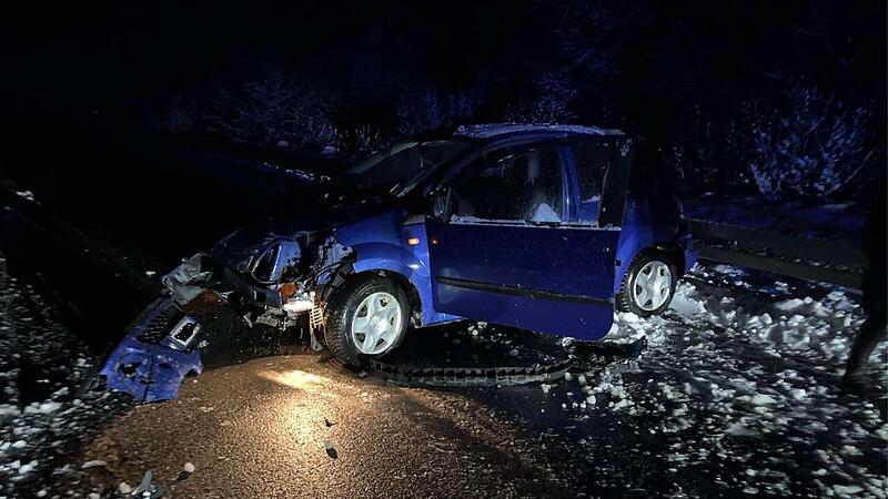 Unfall B85 Richtung Förtschendorf Glatte Fahrbahn